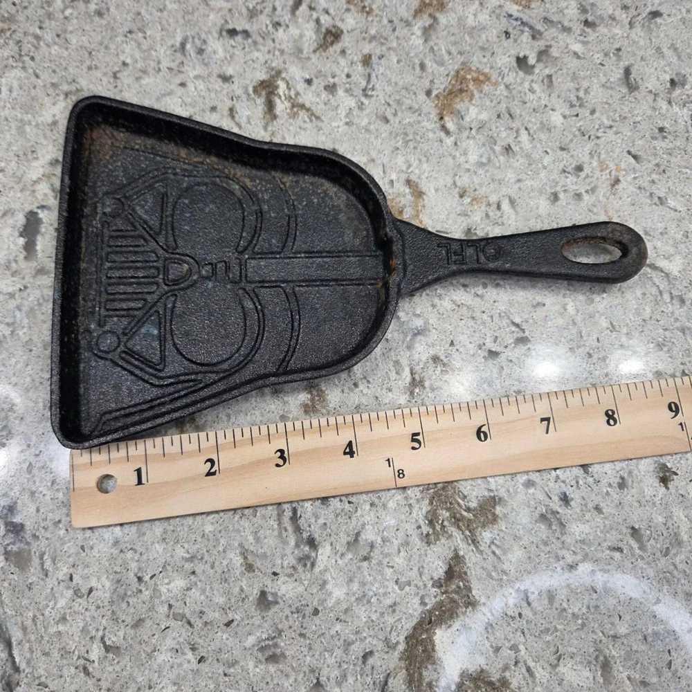 Star Wars Darth Vader Cast‎ Iron Skillet Mini Pan Lucasfilm Collectible Black